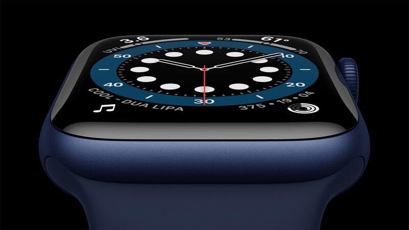 Apple Watch Series 6 in blue aluminum, close-up of the display and Digital Crown