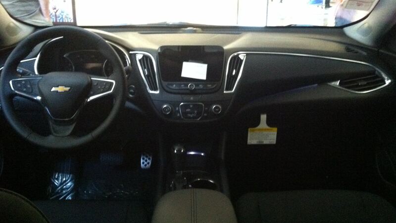 Dashboard and center console shifter of a 2017 Chevrolet Malibu