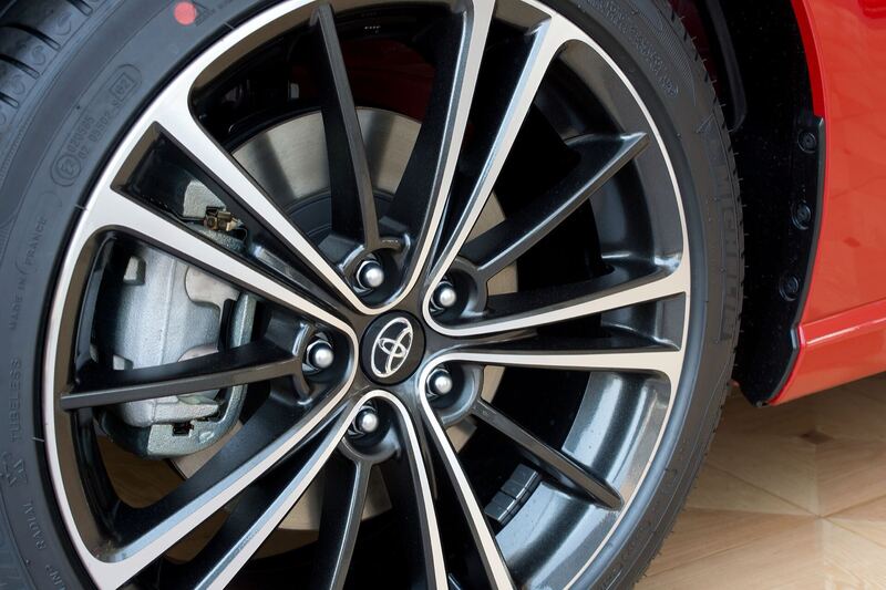 Brake caliper and rotor seen through the spokes of an alloy wheel (similar car)