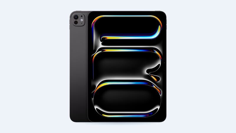 iPad Pro 11-inch (M4) in Space Black, back and front
