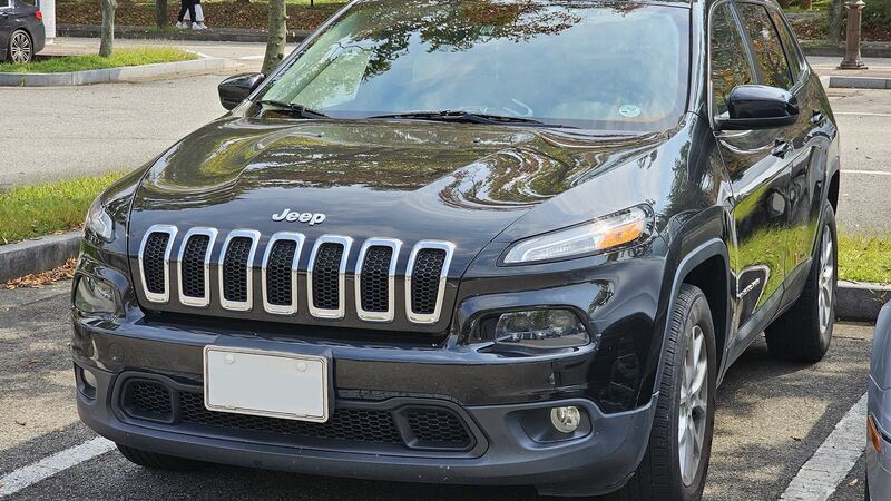 Black Jeep Cherokee Latitude 4x4 (KL generation) parked, front view